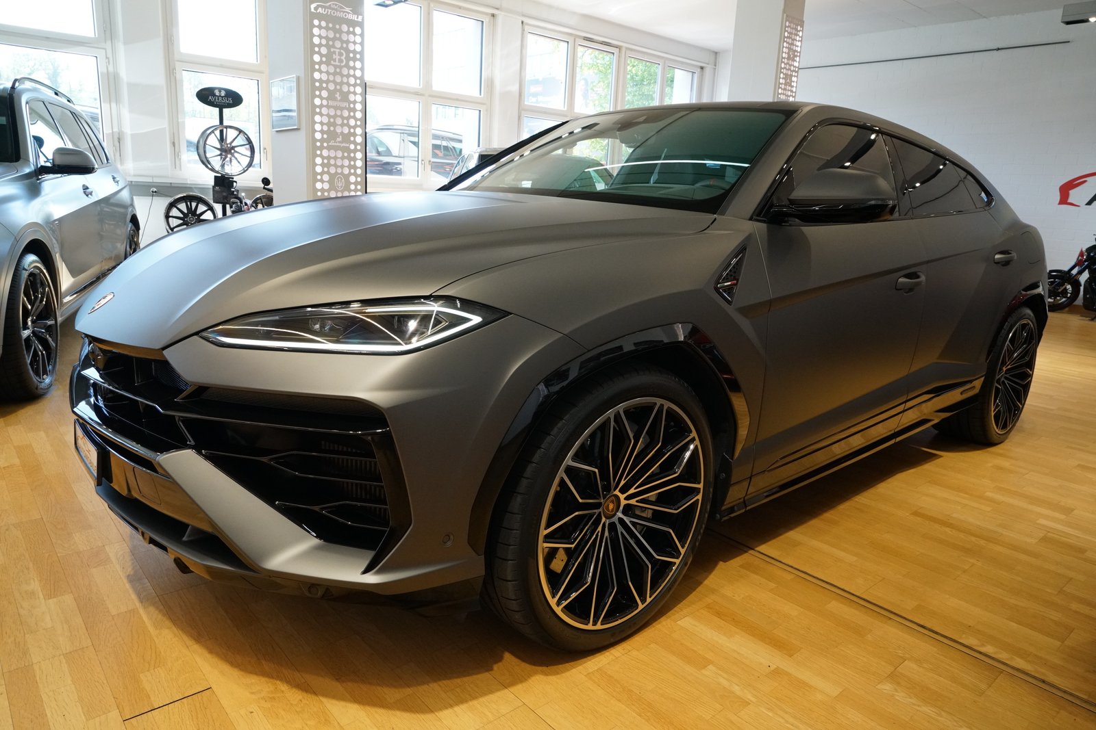 LAMBORGHINI URUS SE