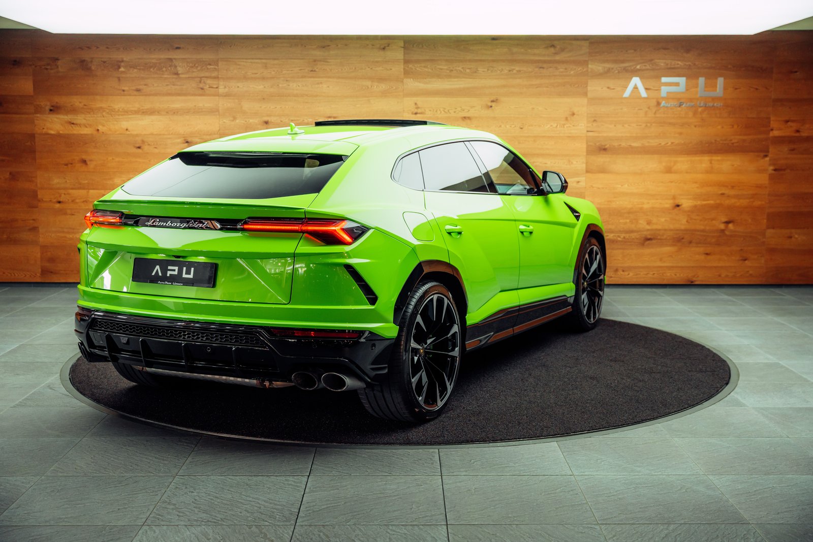LAMBORGHINI Urus E-Gear Verde Mantis, Petrol, Second hand / Used, Automatic - 2
