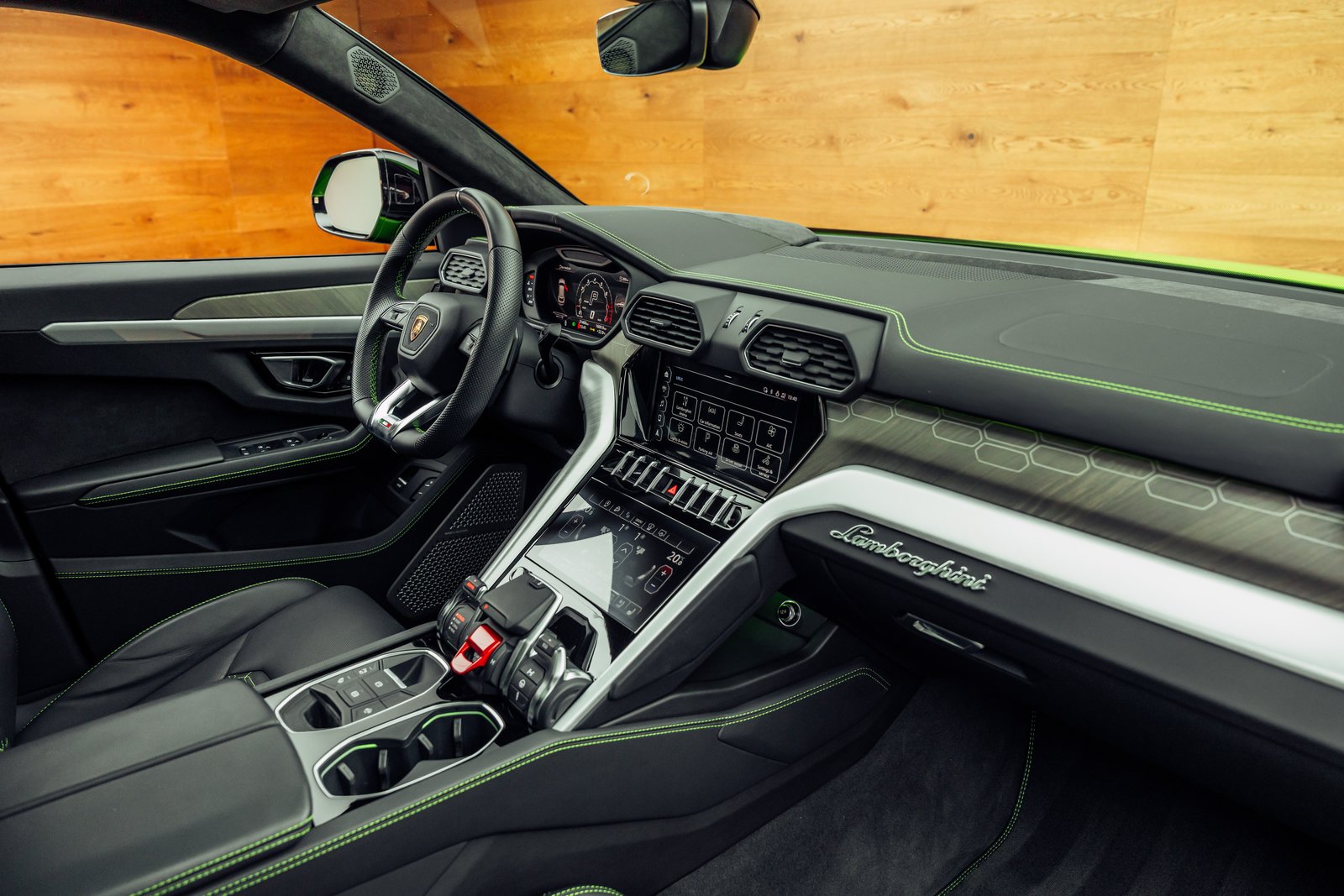 LAMBORGHINI Urus E-Gear Verde Mantis, Petrol, Second hand / Used, Automatic - 6