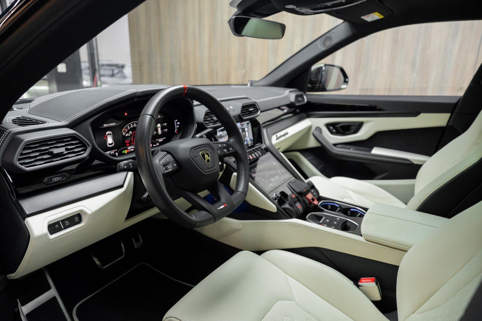 LAMBORGHINI Urus S, Petrol, Second hand / Used, Automatic - 4