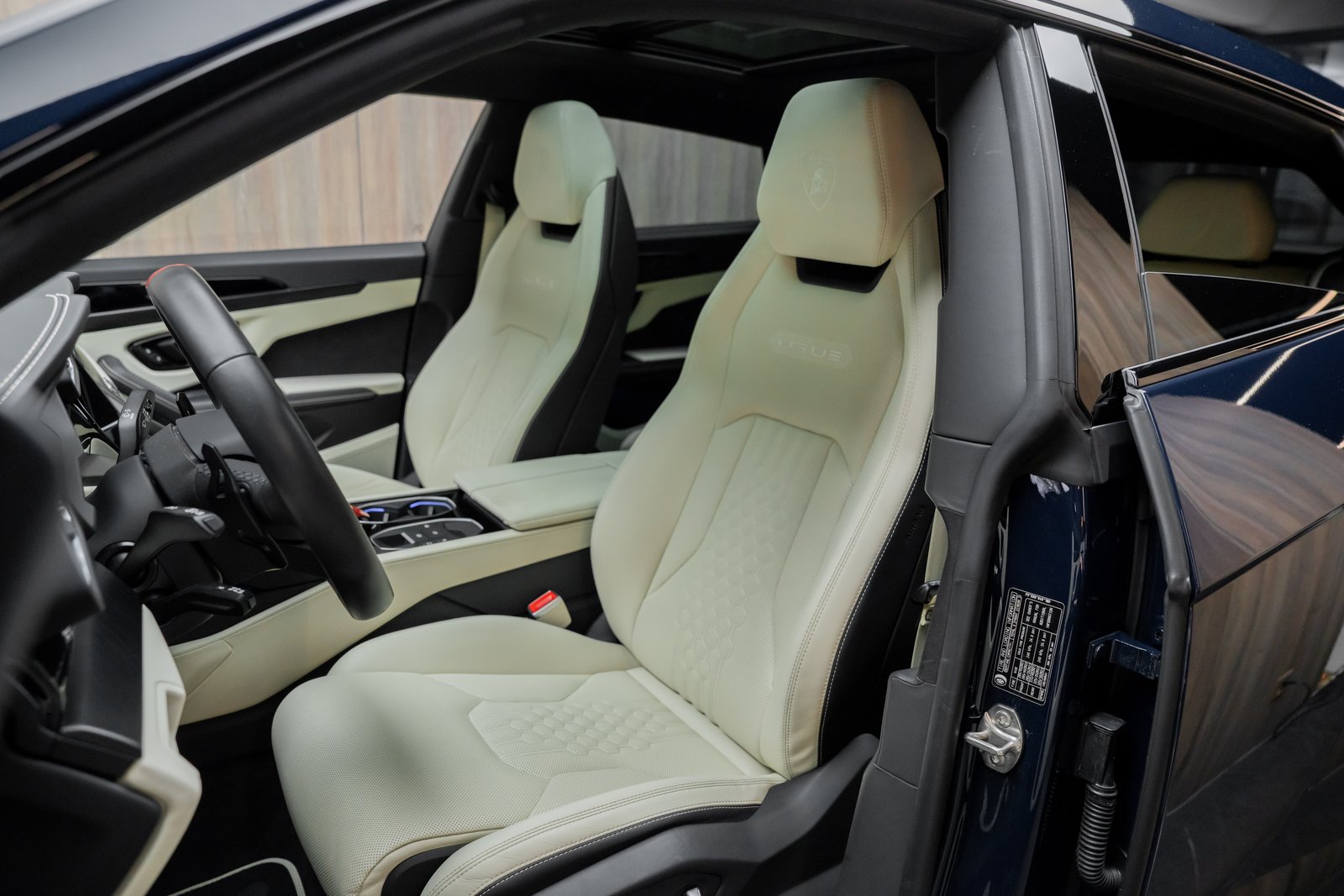 LAMBORGHINI Urus S, Petrol, Second hand / Used, Automatic - 5