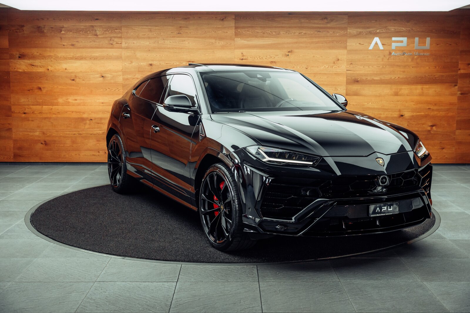 LAMBORGHINI Urus E-Gear Nero Helene