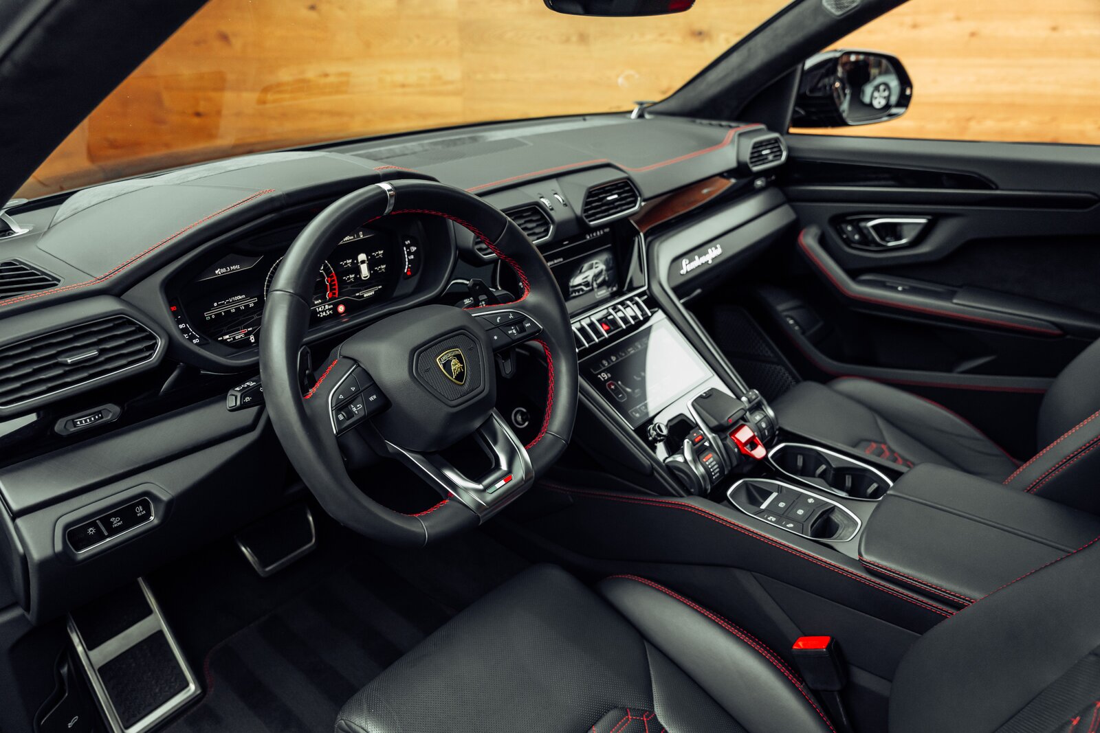 LAMBORGHINI Urus E-Gear Nero Helene, Benzin, Occasion / Gebraucht, Automatik - 7