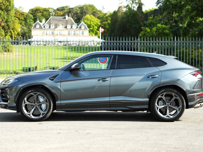 LAMBORGHINI Urus E-Gear Carbone - Akrapovi, Petrol, Second hand / Used, Automatic