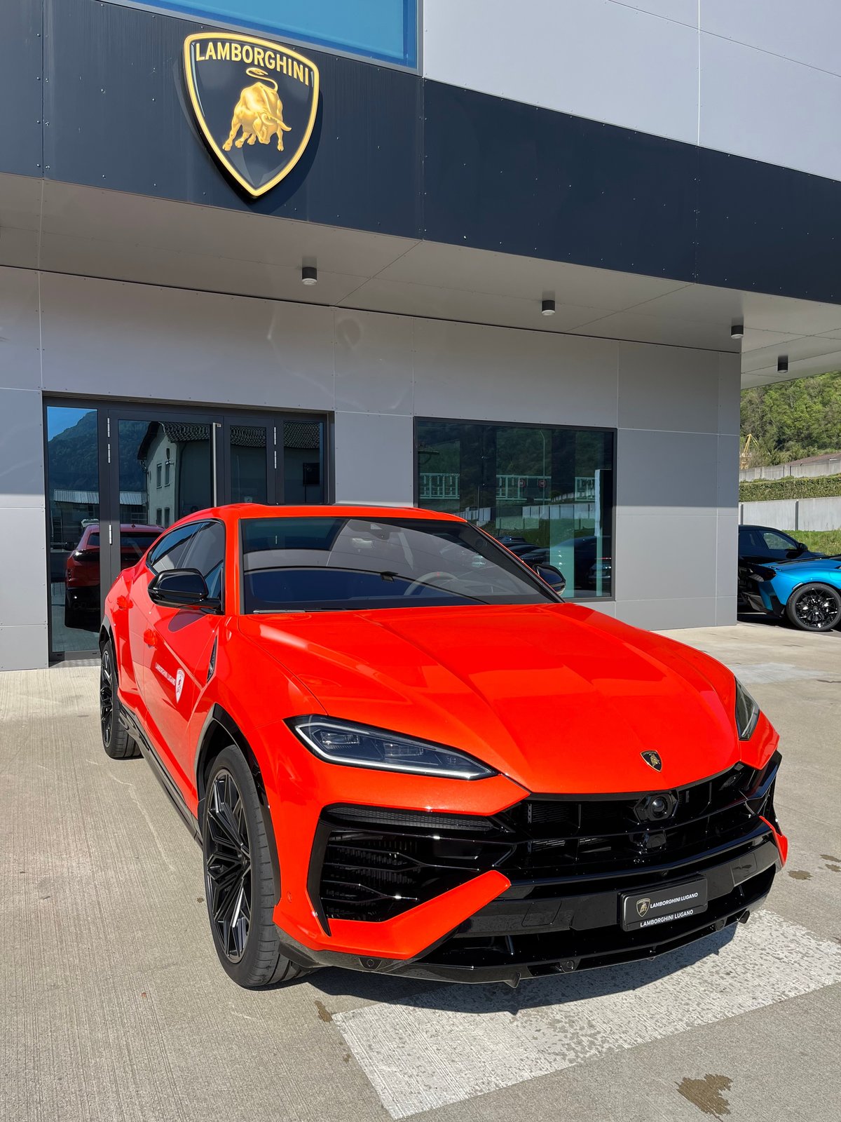 LAMBORGHINI Urus SE MY25 - Auto CH - Scarico Sportivo Akrapo, Plug-in-Hybrid Petrol/Electric, Ex-demonstrator, Automatic - 2