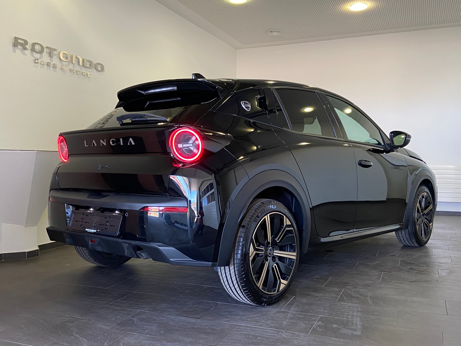 LANCIA Ypsilon 1.2 HF Line, Mild-Hybrid Benzin/Elektro, Neuwagen, Automatik - 2