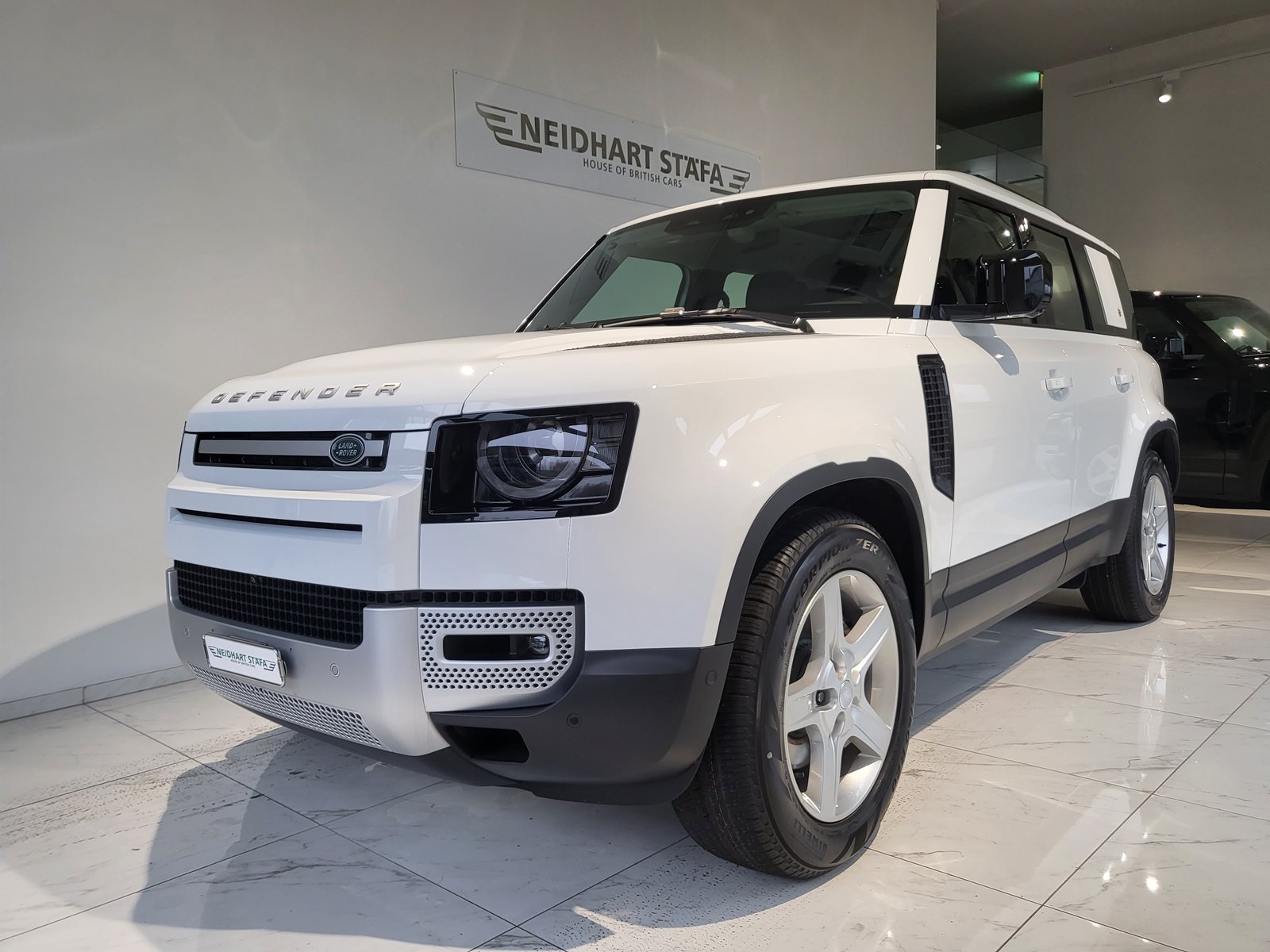 LAND ROVER Defender 110 P400 I6 SE 3.0 AT8