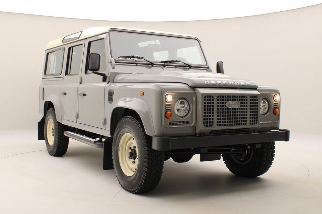 LAND ROVER Defender 110 ISLAY EDITION, Essence, Voiture nouvelle, Automatique - 3