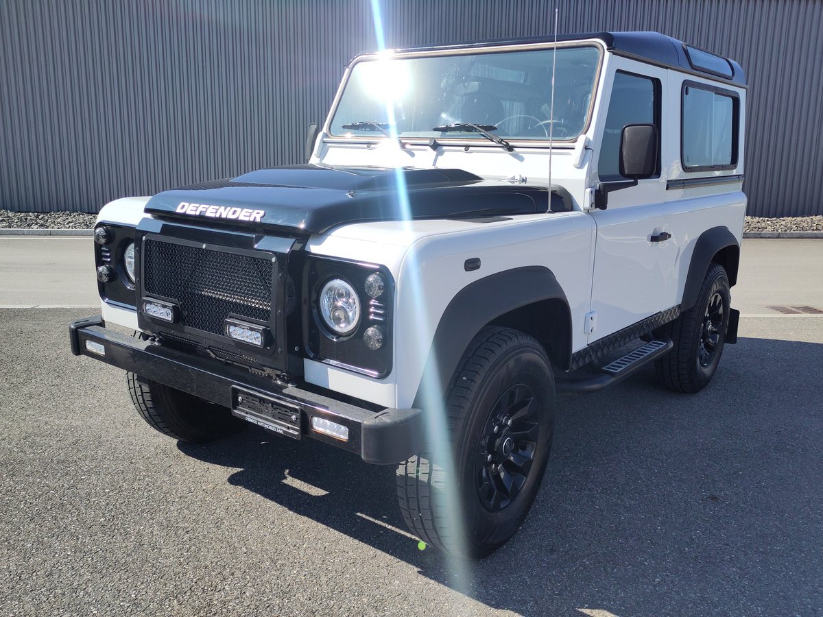 LAND ROVER Defender 90 2.2 TD4 Station Wagon, Diesel, Second hand / Used, Manual - 2
