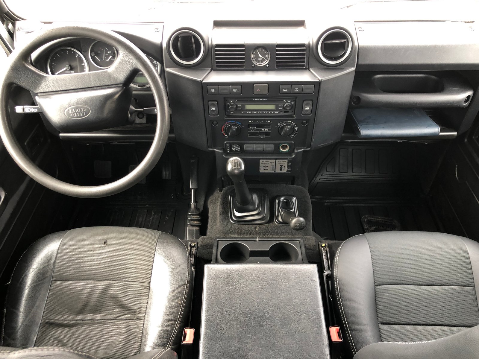 LAND ROVER Defender 90 2.2 TD4 Station Wagon, Diesel, Occasion / Utilisé, Manuelle - 7