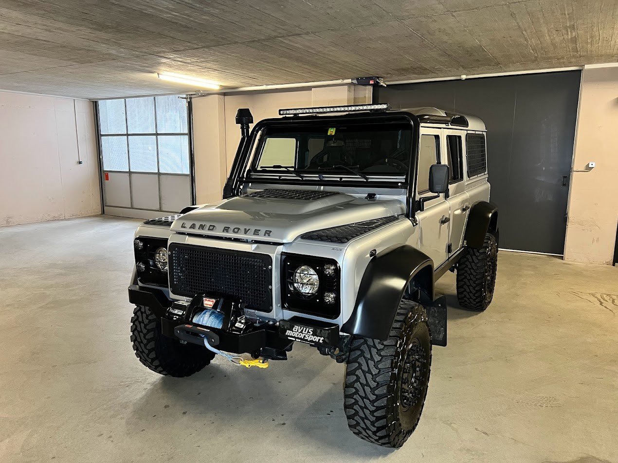 LAND ROVER Defender 110 2.2 TD4 SW Avus Portalachser, Diesel, Second hand / Used, Manual - 2
