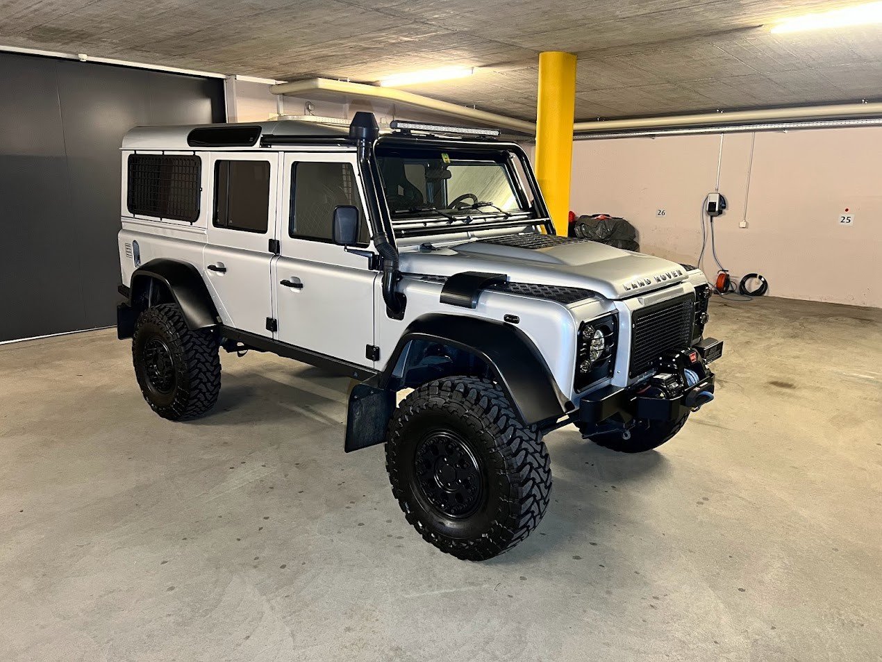 LAND ROVER Defender 110 2.2 TD4 SW Avus Portalachser, Diesel, Second hand / Used, Manual - 4