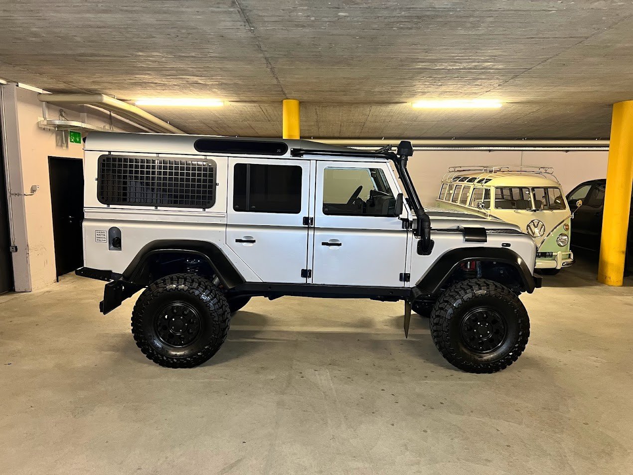 LAND ROVER Defender 110 2.2 TD4 SW Avus Portalachser, Diesel, Second hand / Used, Manual - 5