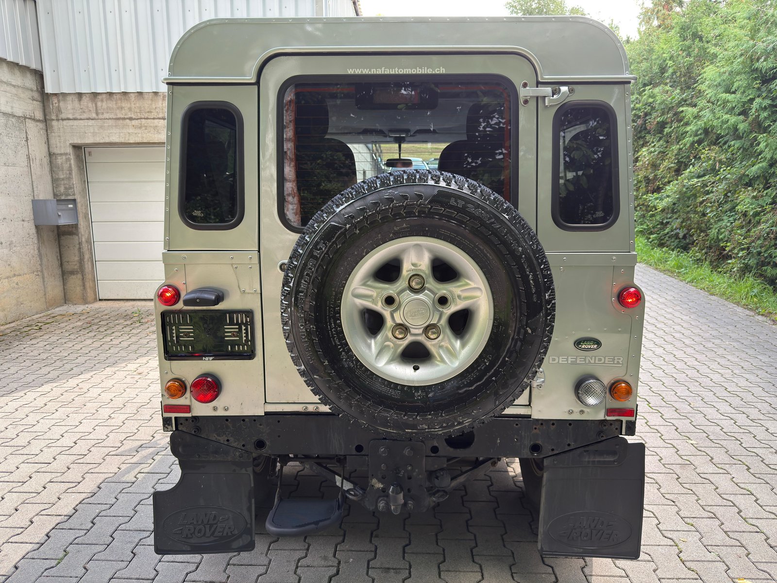 LAND ROVER Defender 90 2.2 TD4 Station Wagon, Diesel, Second hand / Used, Manual - 4