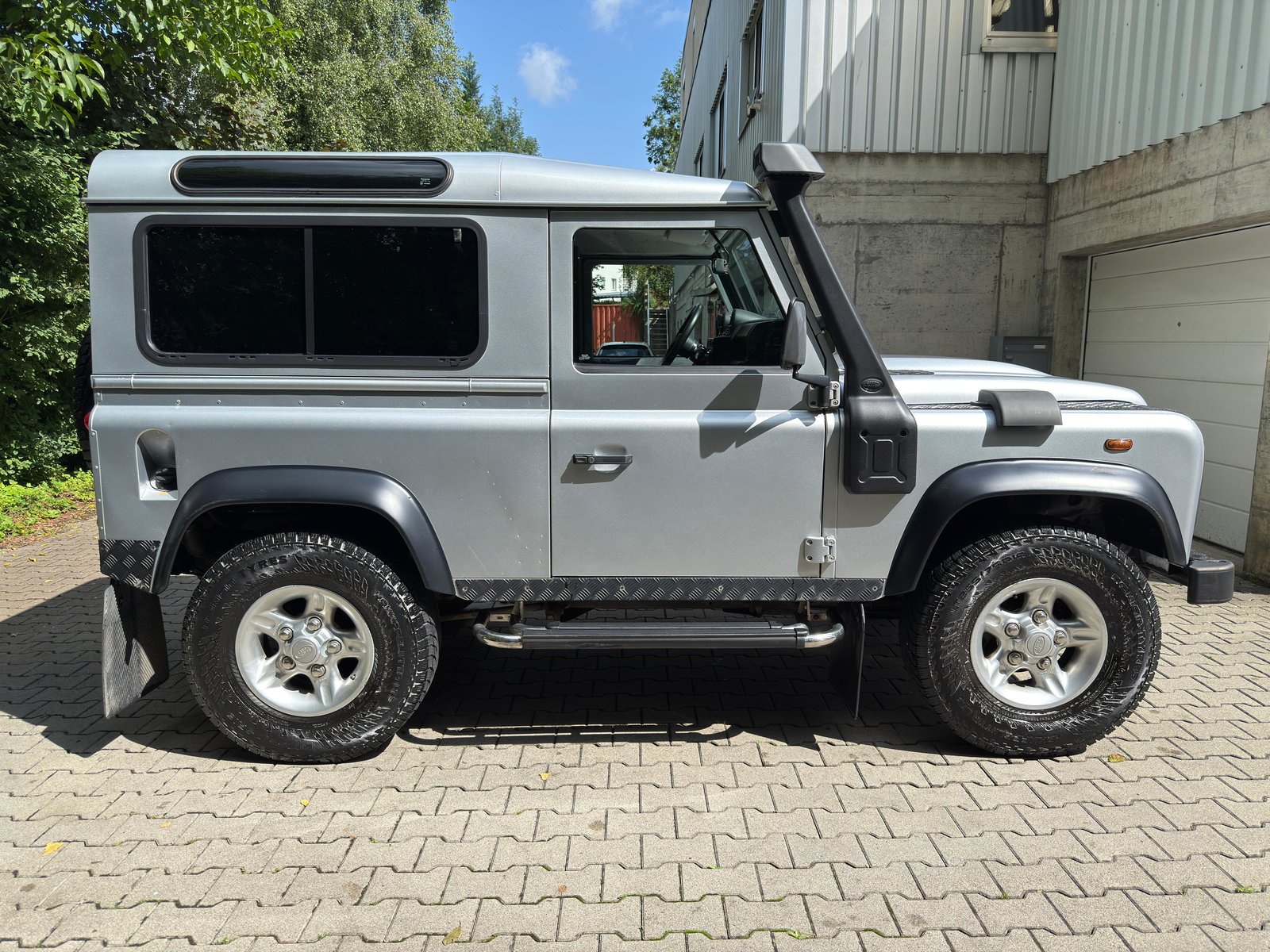 LAND ROVER Defender 90 2.2 TD4 Station Wagon, Diesel, Second hand / Used, Manual - 6