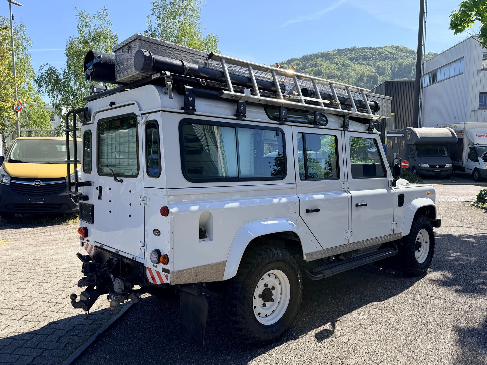 LAND ROVER Defender 110 2.2 TD4 Station Wagon, Diesel, Second hand / Used, Manual - 3