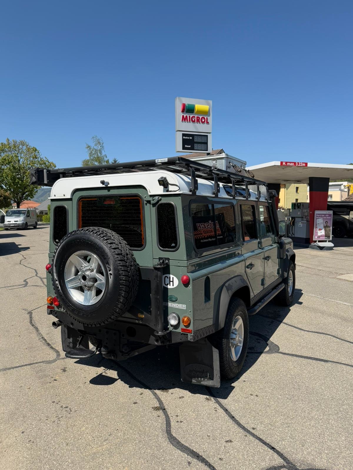 LAND ROVER Defender 110 2.4 Td4 Station Wagon, Diesel, Occasion / Utilisé, Manuelle - 5