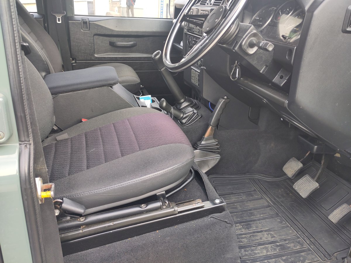 LAND ROVER Defender 110 2.4 Td4 High Capacity Pick Up, Diesel, Occasion / Gebraucht, Handschaltung - 5