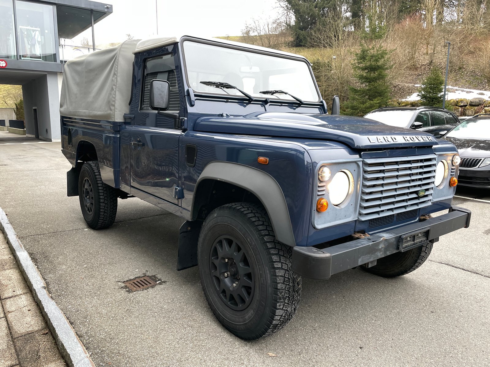 LAND ROVER Defender 110 2.4 Td4 High Capacity Pick Up, Diesel, Second hand / Used, Manual - 3