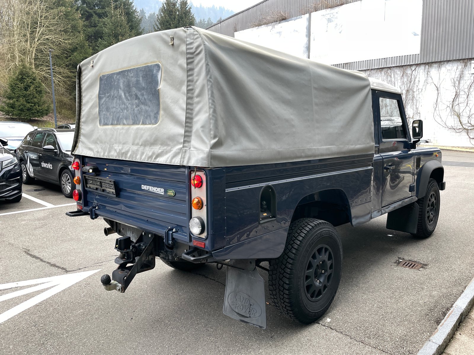 LAND ROVER Defender 110 2.4 Td4 High Capacity Pick Up, Diesel, Second hand / Used, Manual - 4