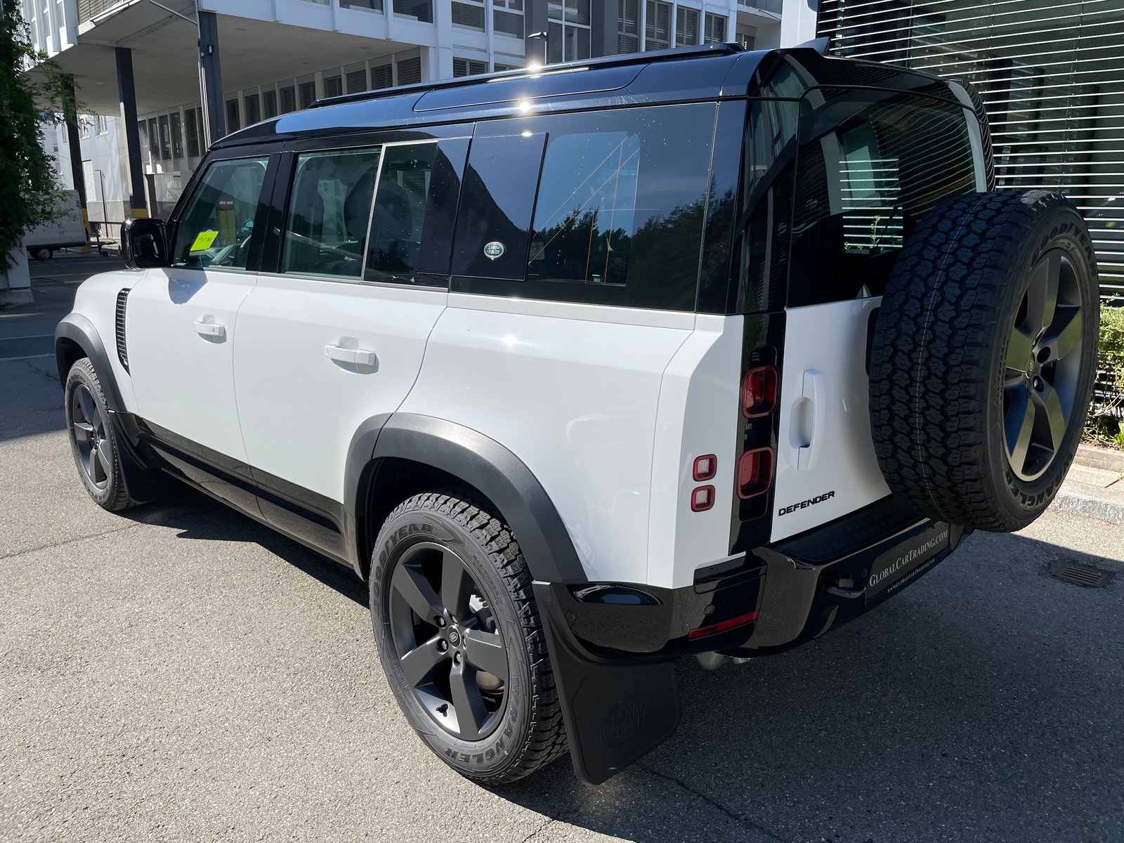 LAND ROVER Defender 110 P400 I6 X-Dynamic SE 3.0 AT8, Benzin, Neuwagen, Automatik - 2