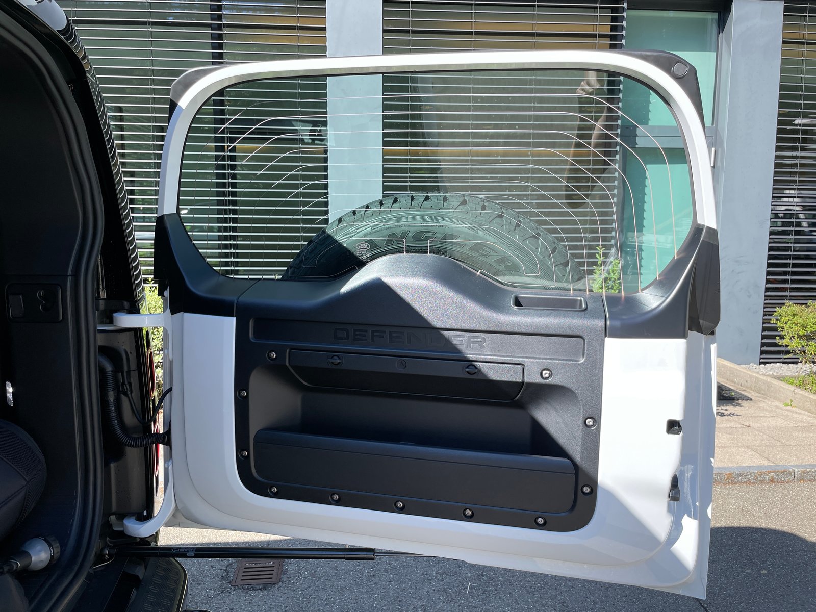 LAND ROVER Defender 110 P400 I6 X-Dynamic SE 3.0 AT8, Benzin, Neuwagen, Automatik - 5