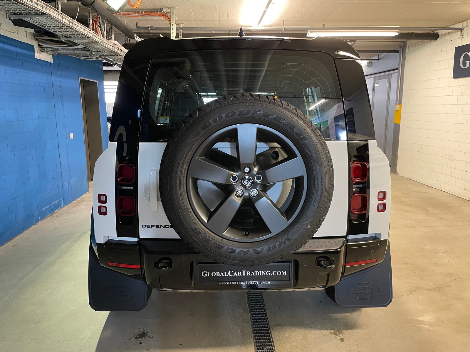 LAND ROVER Defender 110 P400 I6 X-Dynamic SE 3.0 AT8 mit AHK, Benzina, Auto nuove, Automatico - 5