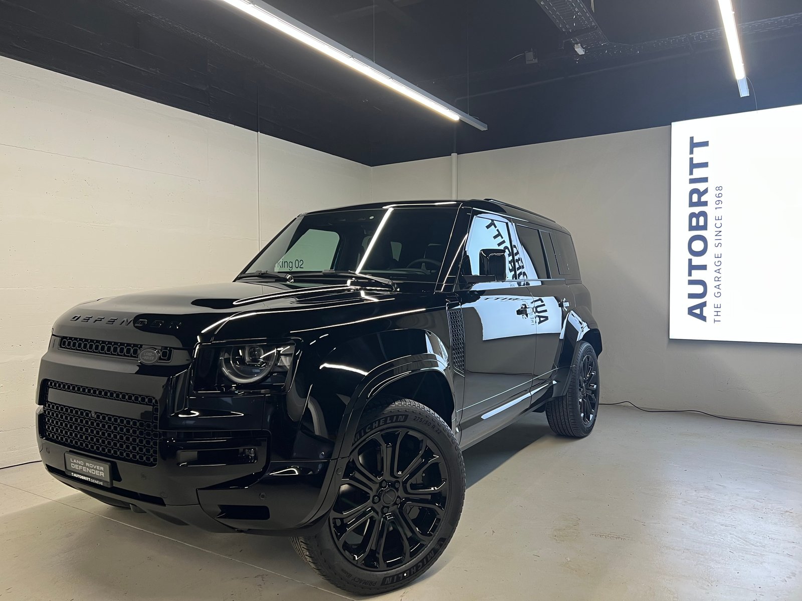 LAND ROVER Defender 110 4.4 V8 Octa Black
