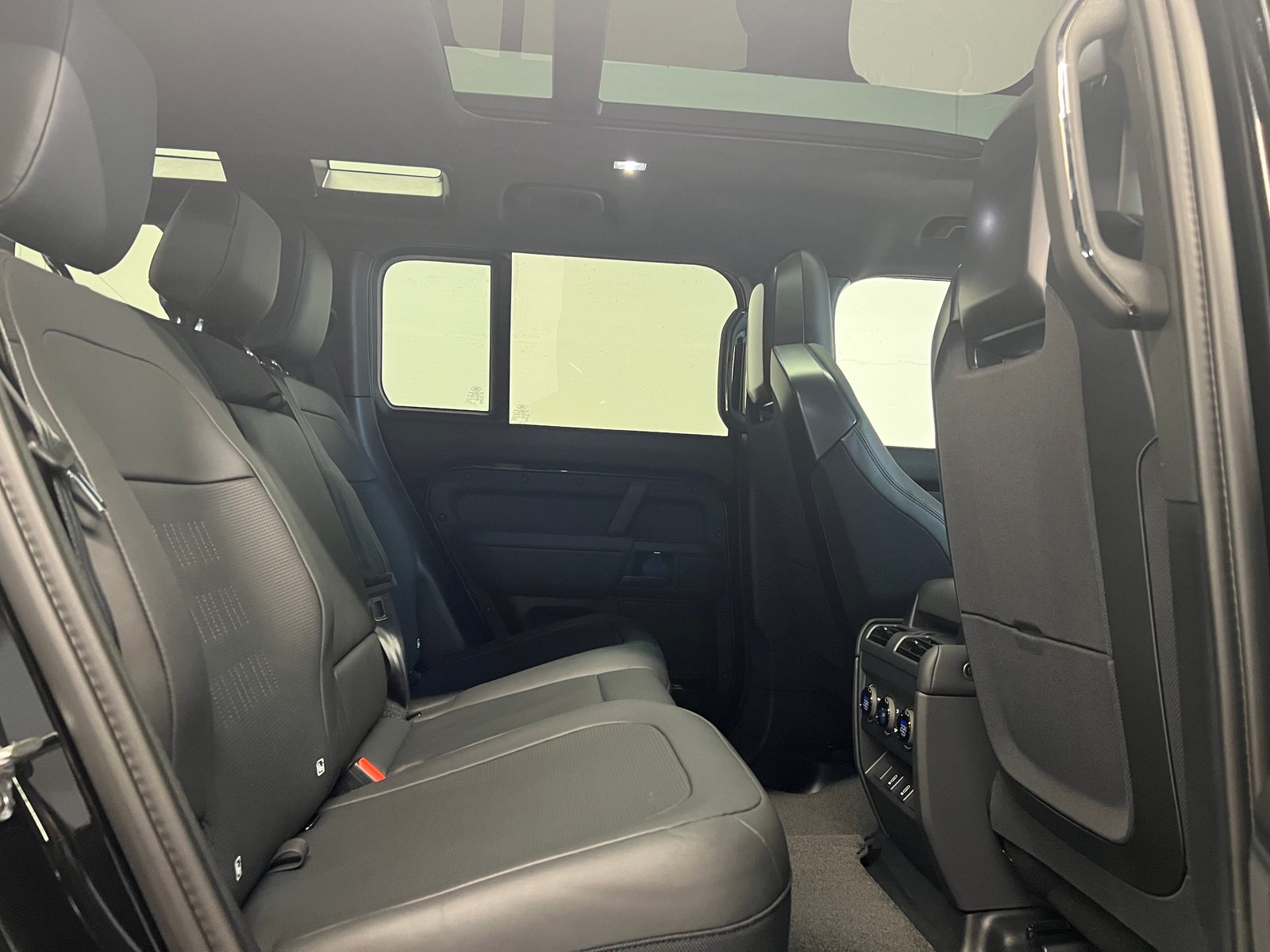 LAND ROVER Defender 110 4.4 V8 Octa Black, Hybride Léger Essence/Électricité, Voiture nouvelle, Automatique - 7