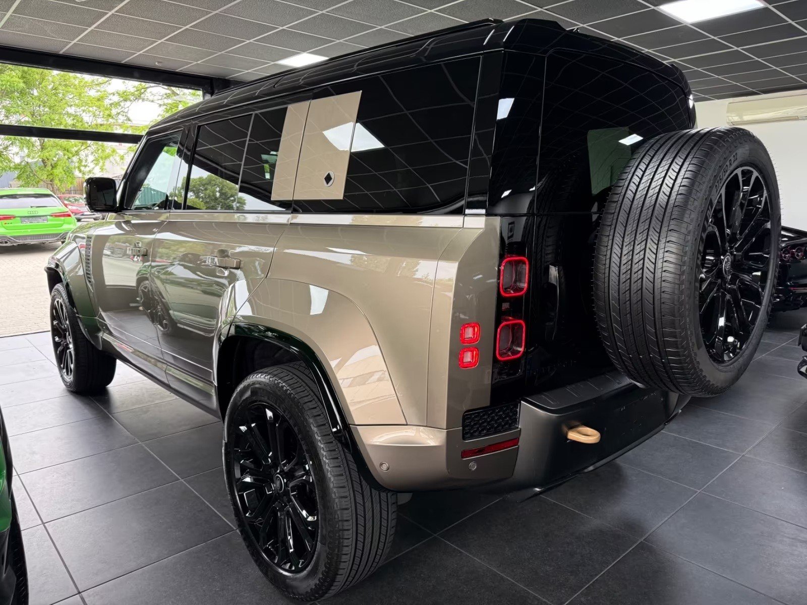 LAND ROVER Defender 110 635 V8 4.4 Octa AT8, Essence, Voiture nouvelle, Automatique - 2