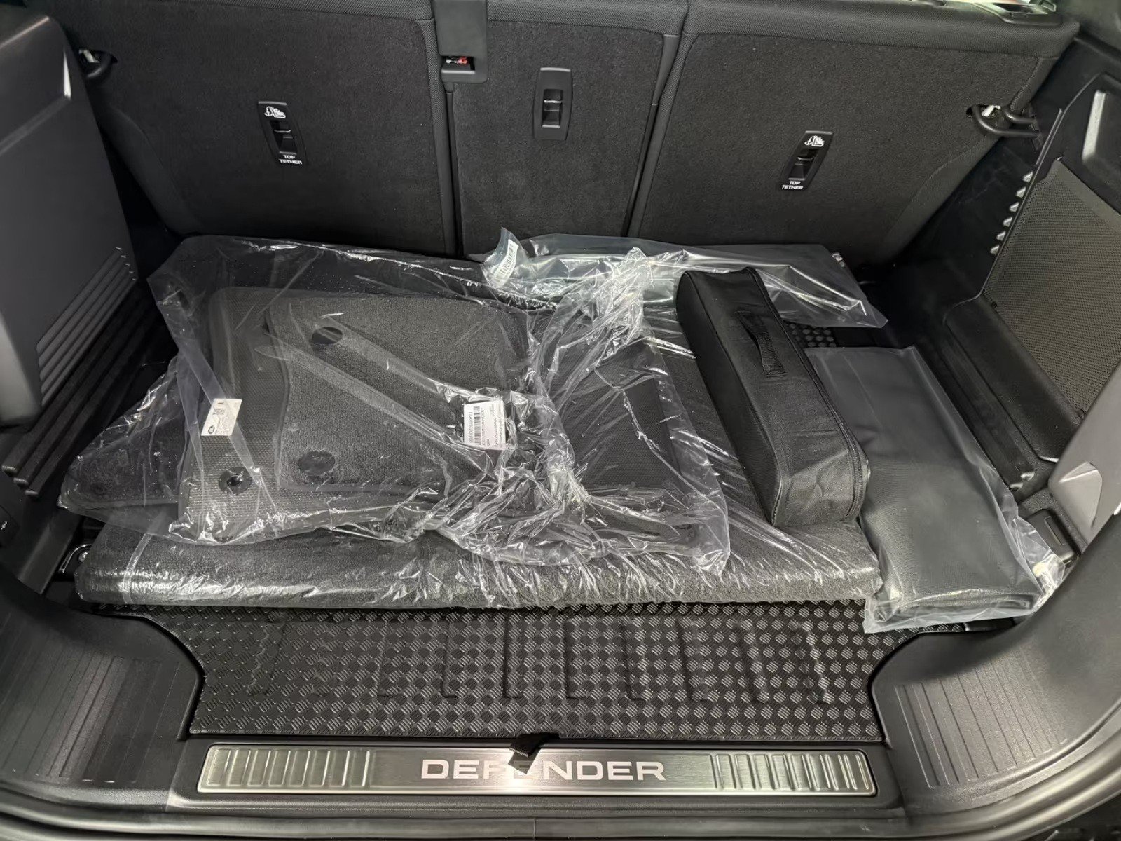 LAND ROVER Defender 110 635 V8 4.4 Octa AT8, Essence, Voiture nouvelle, Automatique - 4