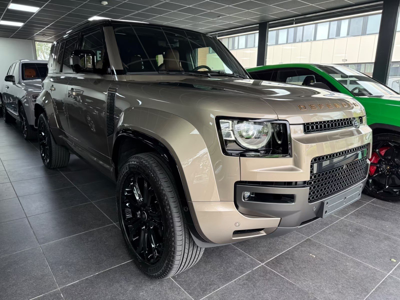 LAND ROVER Defender 110 635 V8 4.4 Octa AT8, Essence, Voiture nouvelle, Automatique - 5