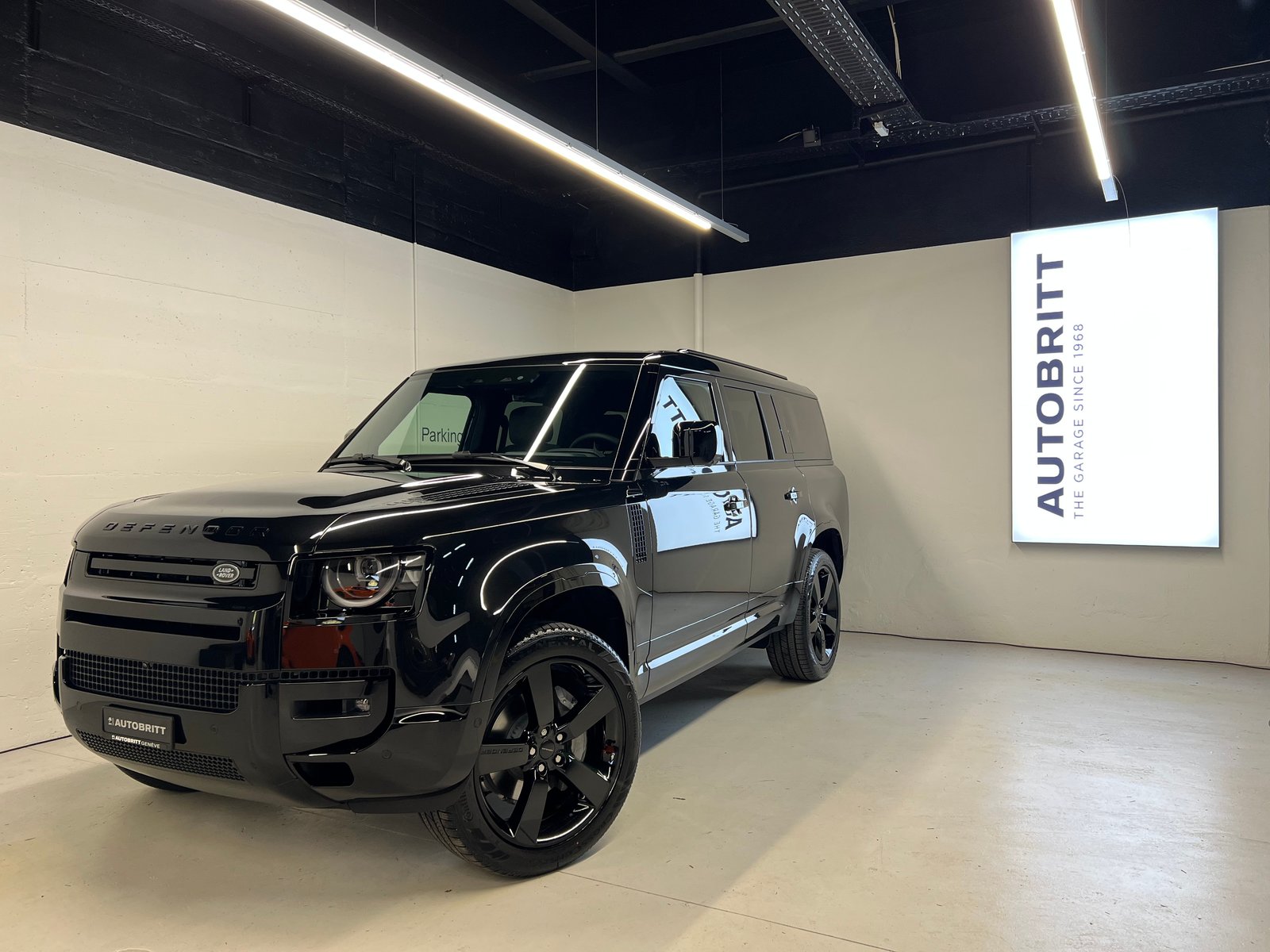 LAND ROVER Defender 130 3.0 D I6 350 X-Dynamic HSE