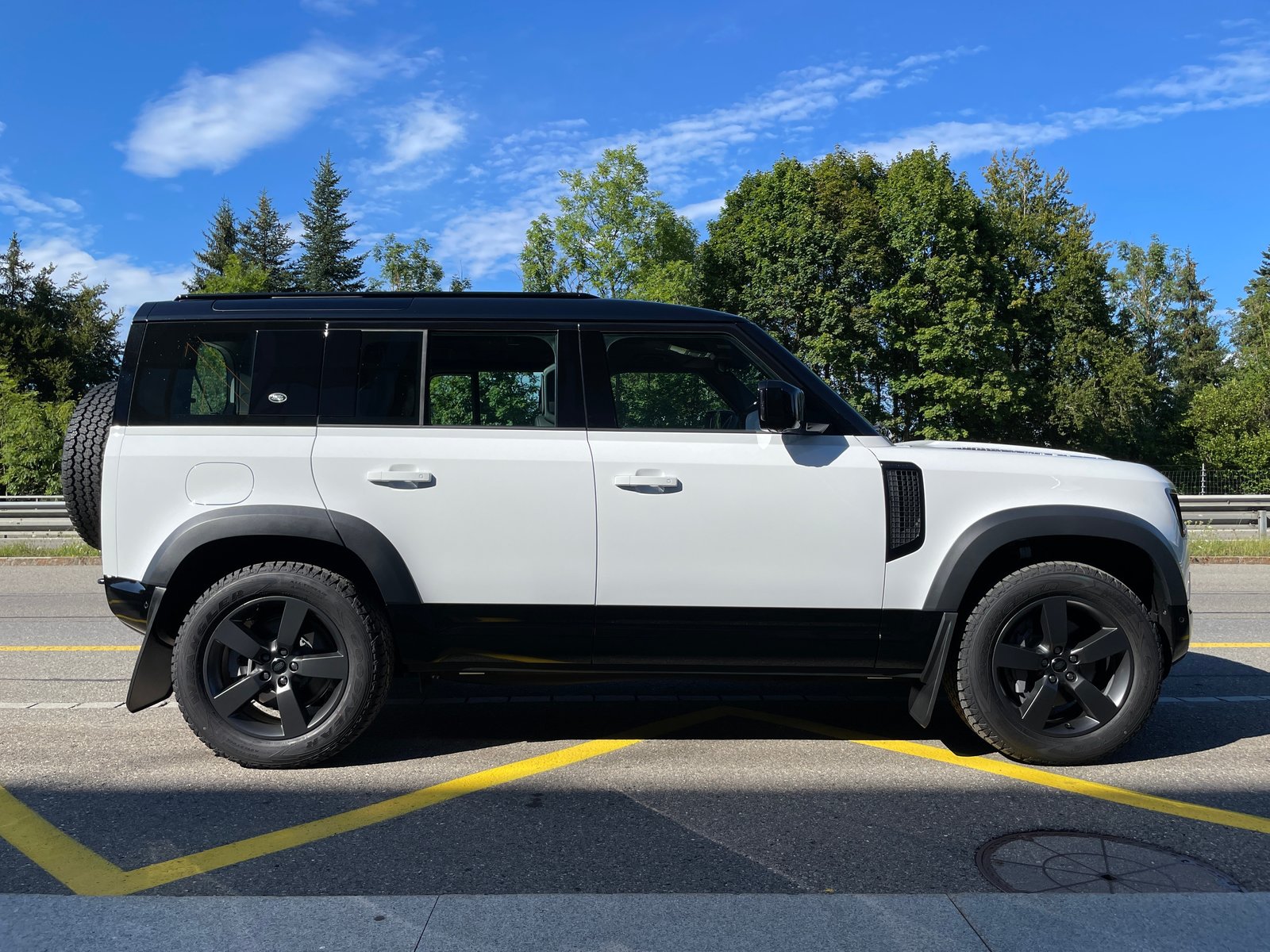 LAND ROVER Defender 110 P400 I6 X-Dynamic SE 3.0 AT8, Essence, Voiture nouvelle, Automatique - 4