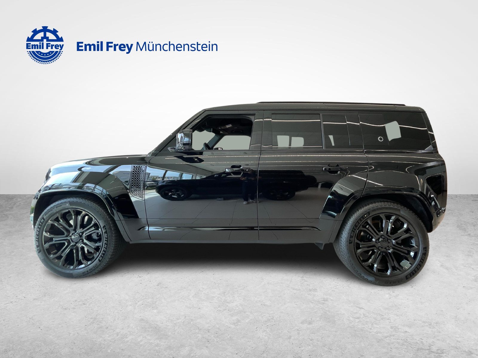 LAND ROVER Defender 110 4.4 V8 Octa Black, Mild-Hybrid Petrol/Electric, New car, Automatic - 2