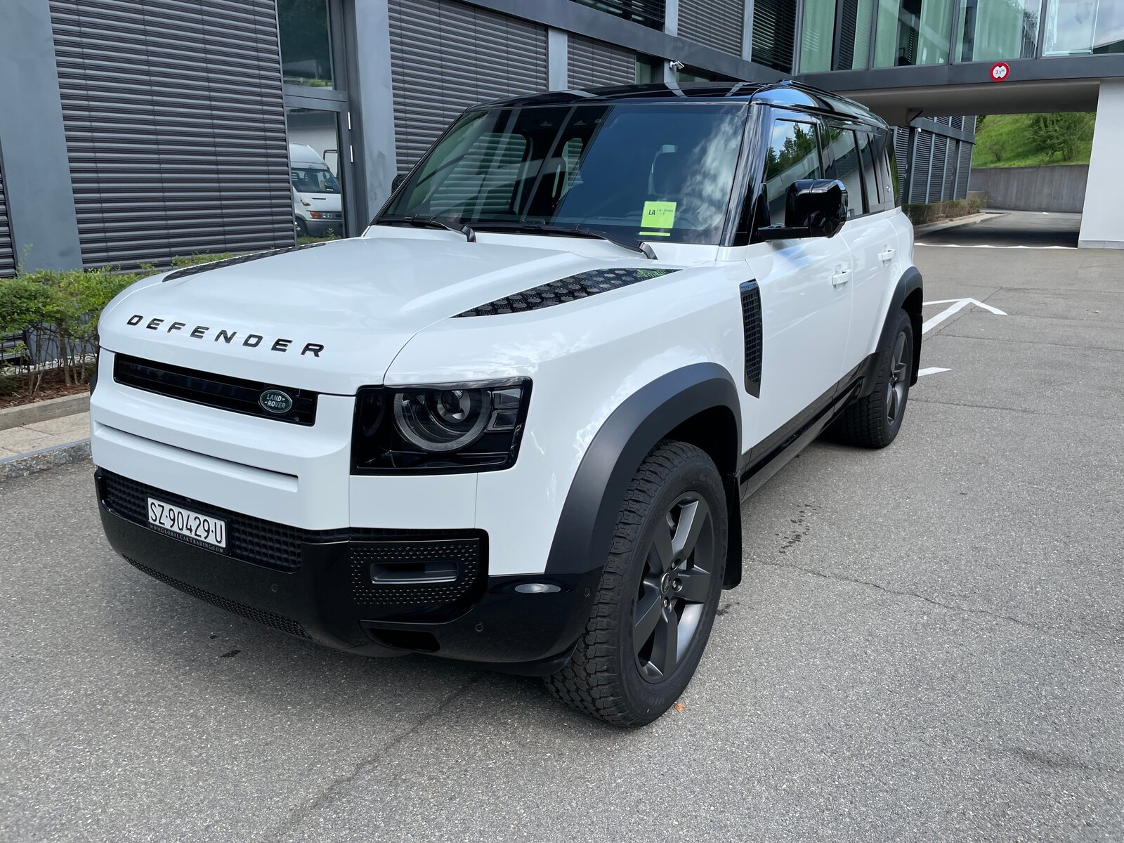 LAND ROVER Defender 110 P400 I6 X-Dynamic SE 3.0 AT8, 7-Sitz