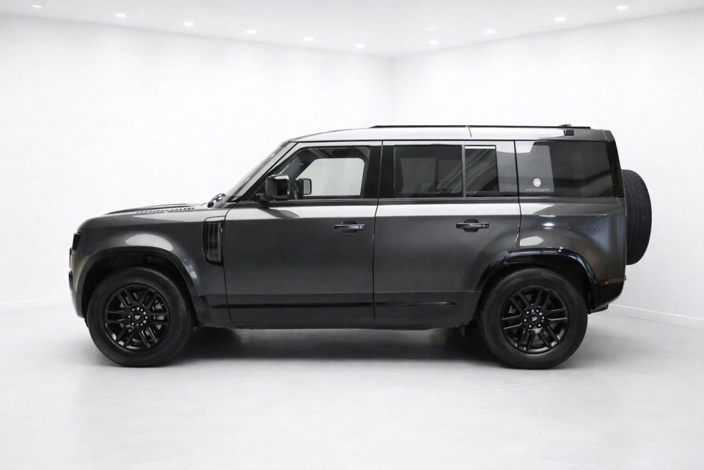 LAND ROVER DEFENDER 3.0 I6 X-Dynamic S, Mild-Hybrid Petrol/Electric, Second hand / Used, Automatic - 3