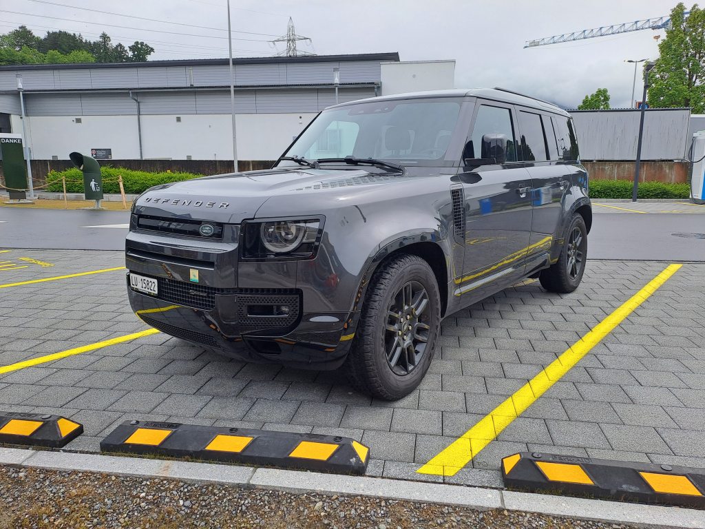 LAND ROVER DEFENDER 3.0 I6 X-Dynamic S, Mild-Hybrid Petrol/Electric, Second hand / Used, Automatic - 6
