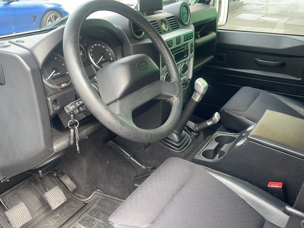 LAND ROVER Defender 110 SW 2.4Tdc SVX, Diesel, Occasion / Gebraucht, Handschaltung - 7