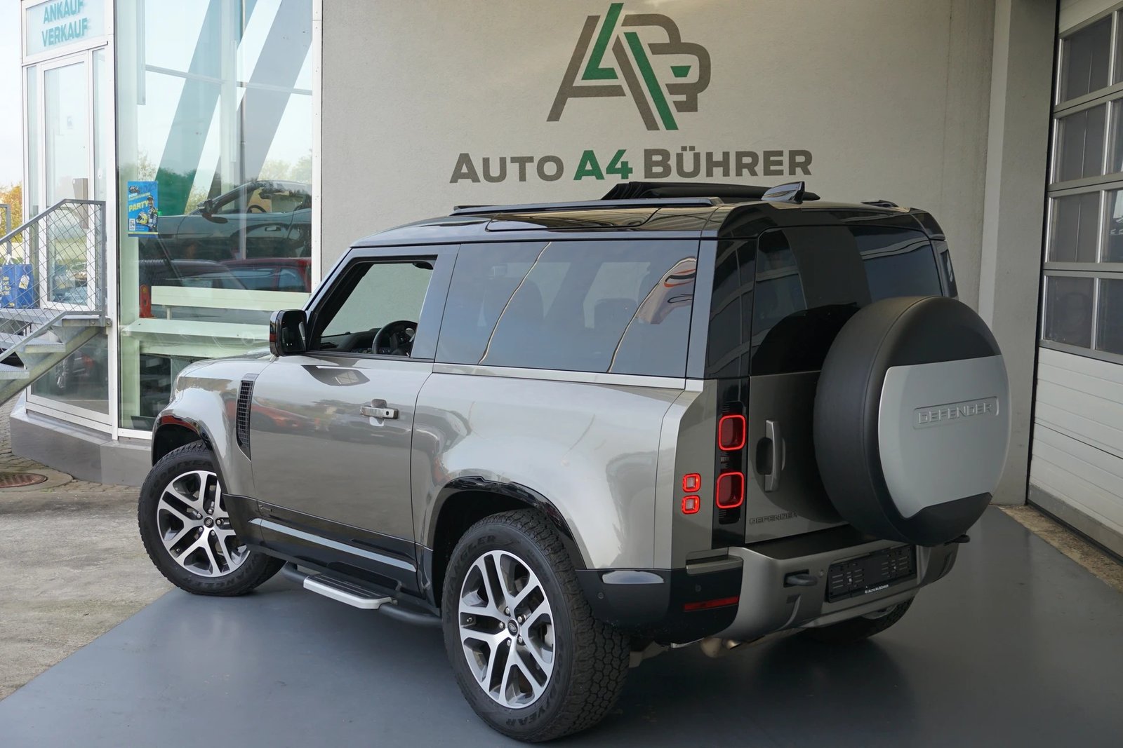 LAND ROVER Defender90 I6 250 X-D SE 250PS 4x4, Diesel, Occasioni / Usate, Automatico - 6