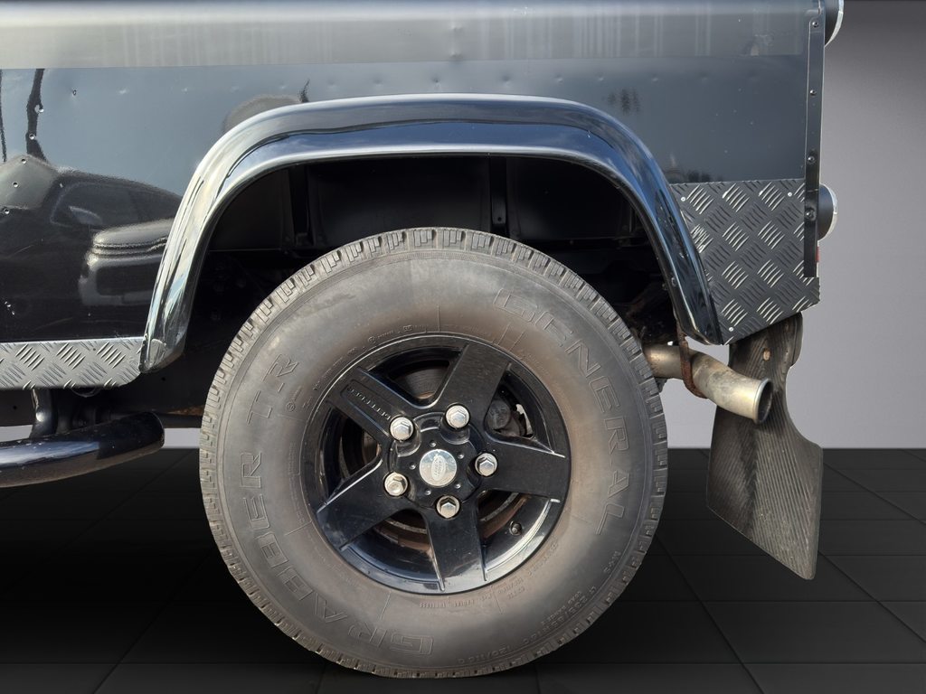 LAND ROVER Defender 90 2.4 Td4 Soft Top SVX Edition 60th Anniversary, Diesel, Occasion / Gebraucht, Handschaltung - 6