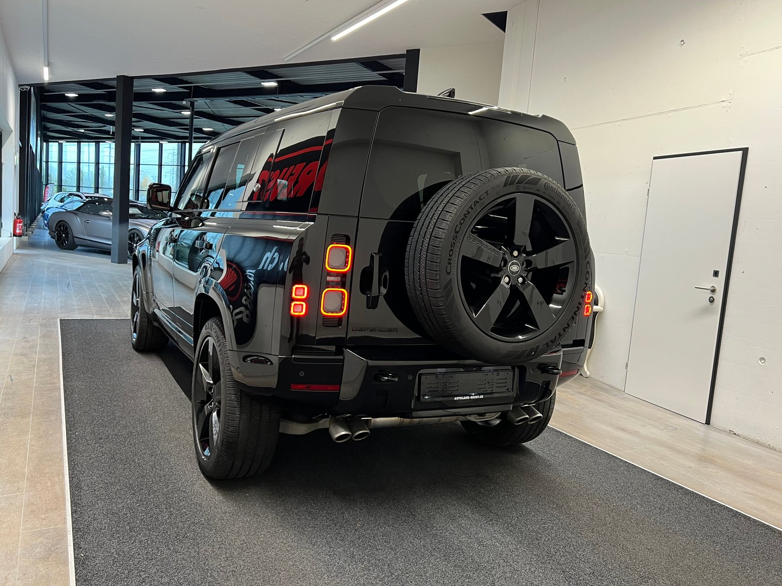 LAND ROVER Defender 110 525 V8 5.0 AT8, Petrol, Second hand / Used, Automatic - 5
