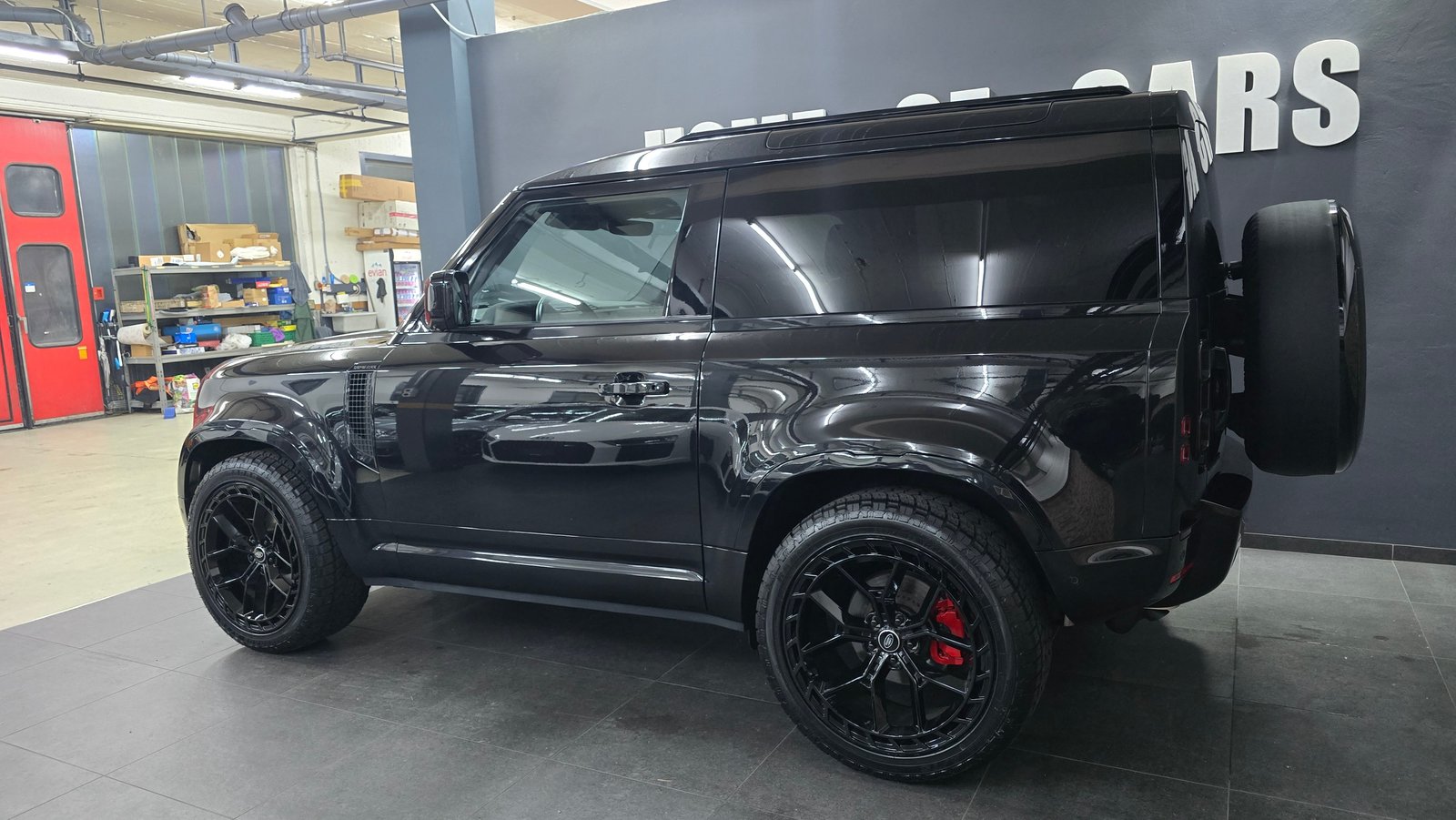 LAND ROVER Defender 90 P300 Si4 SE AT8, Petrol, Second hand / Used, Automatic - 7
