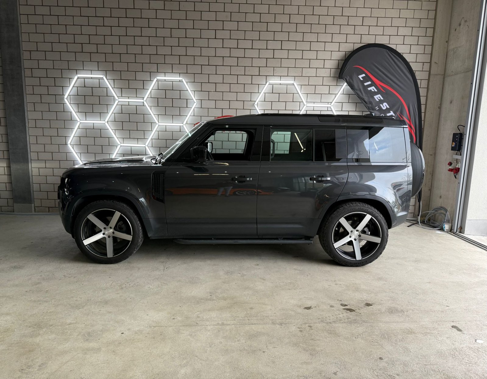 LAND ROVER Defender 110 3.0 D I6 250 SE AWD AT8, Mild-Hybrid Diesel/Elektro, Occasion / Gebraucht, Automatik - 2