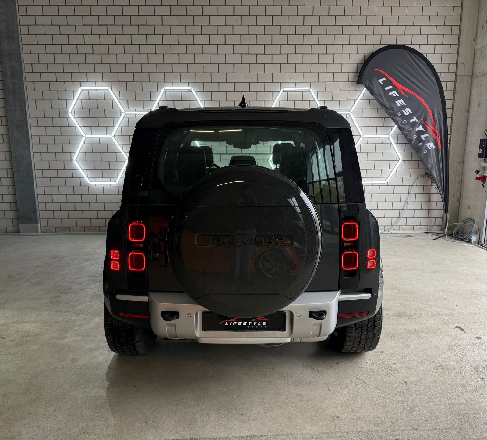 LAND ROVER Defender 110 3.0 D I6 250 SE AWD AT8, Mild-Hybrid Diesel/Elektro, Occasion / Gebraucht, Automatik - 4