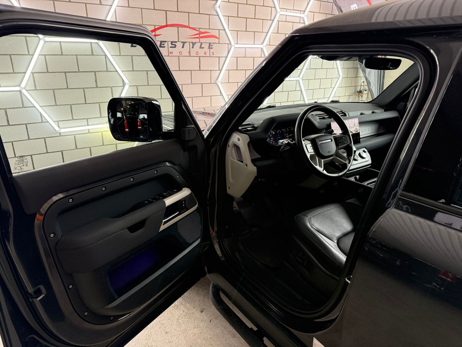 LAND ROVER Defender 110 3.0 D I6 250 SE AWD AT8, Mild-Hybrid Diesel/Elektro, Occasion / Gebraucht, Automatik - 5