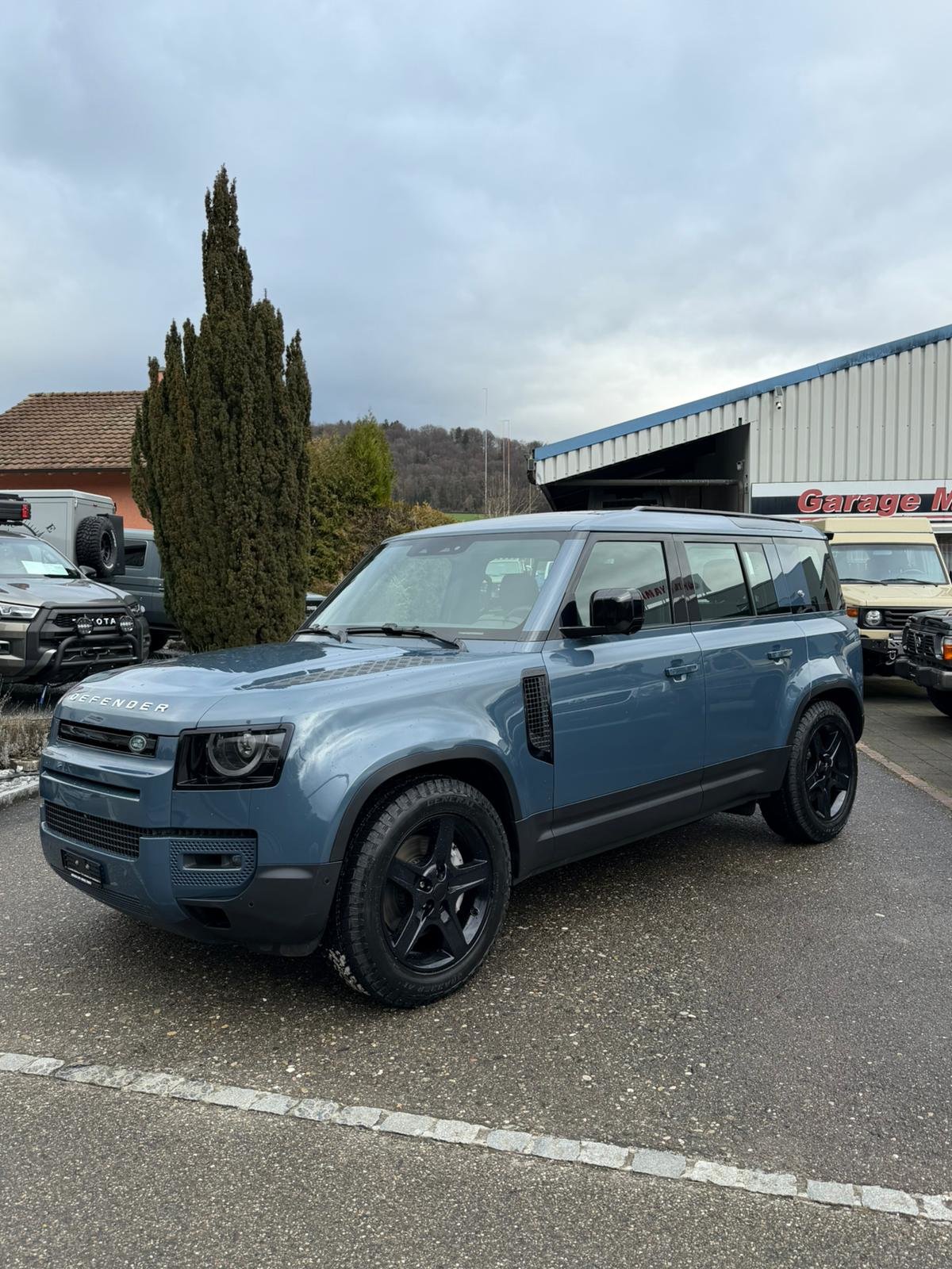 LAND ROVER Defender 110 P400 I6 X 3.0 AT8, Mild-Hybrid Benzin/Elektro, Occasion / Gebraucht, Automatik - 2