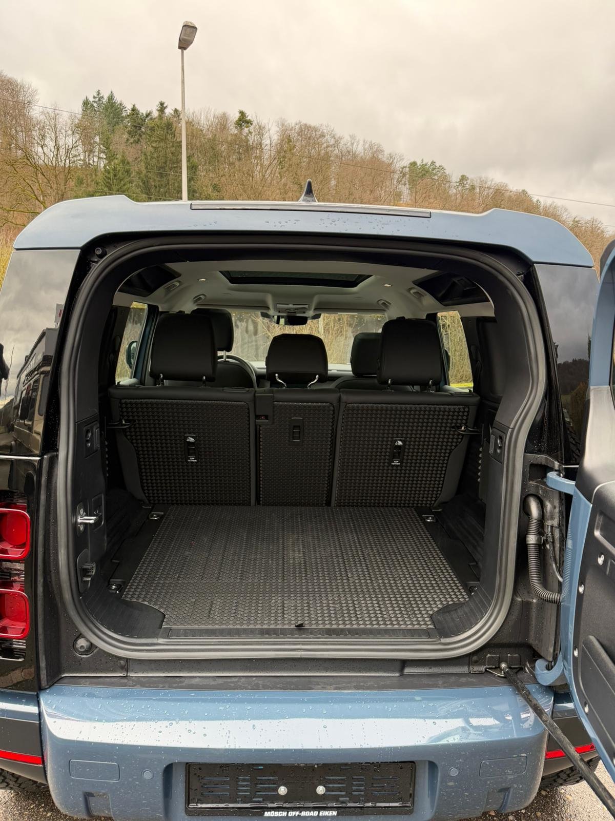 LAND ROVER Defender 110 P400 I6 X 3.0 AT8, Mild-Hybrid Benzin/Elektro, Occasion / Gebraucht, Automatik - 7