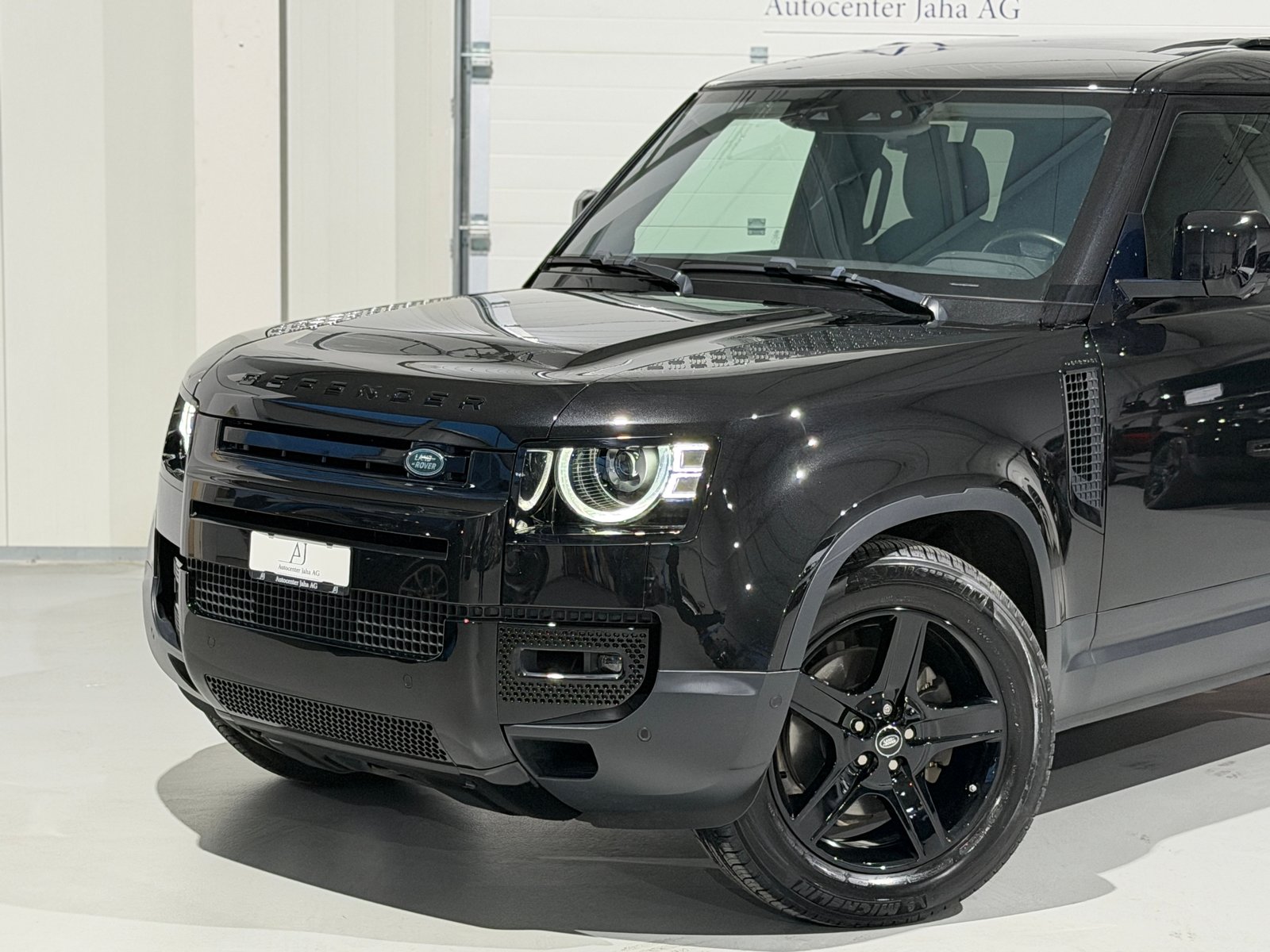 LAND ROVER Defender 110 P300 Si4 HSE AT8 (CH) / AHK 3500KG /, Petrol, Second hand / Used, Automatic - 3