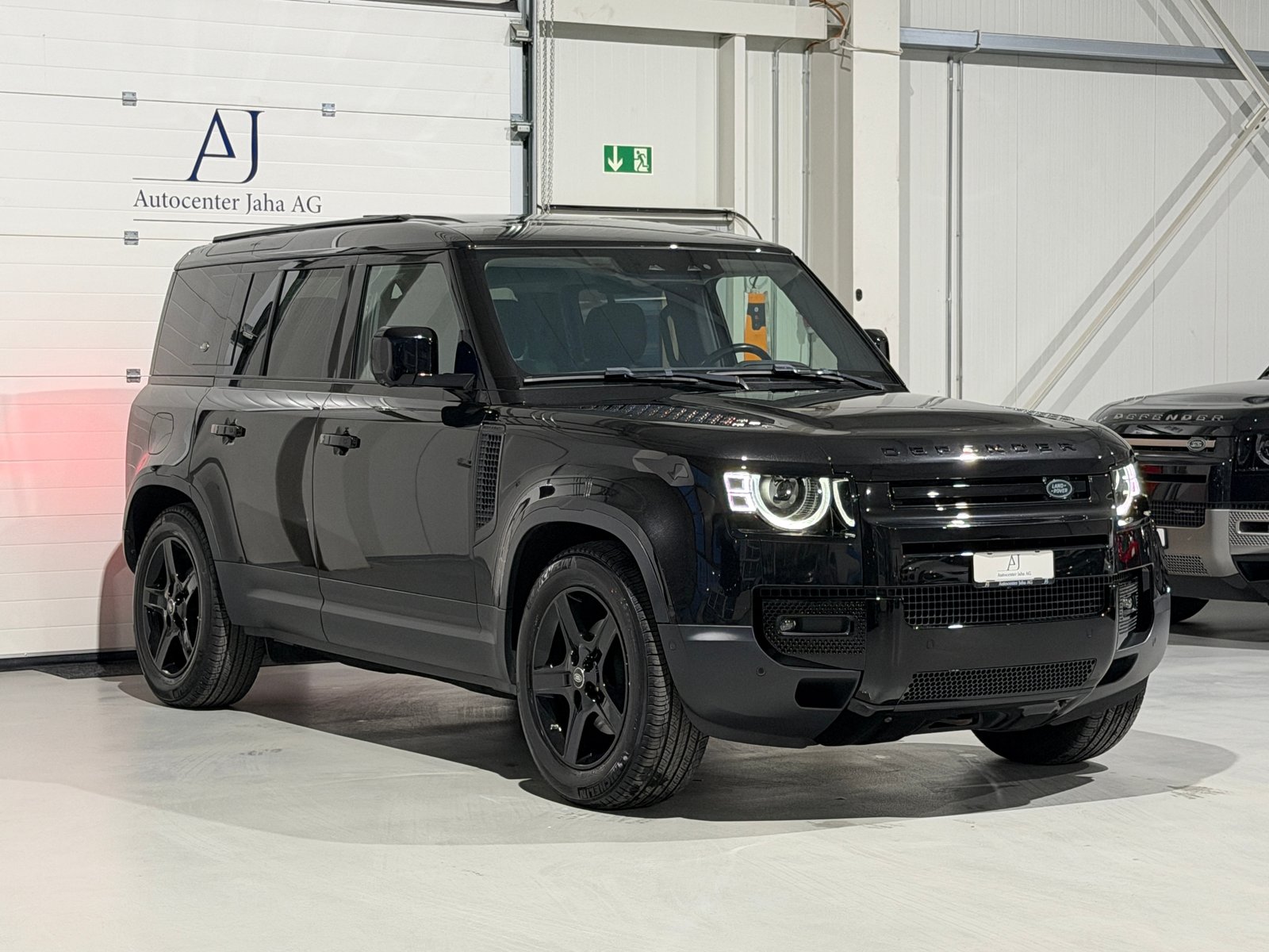 LAND ROVER Defender 110 P300 Si4 HSE AT8 (CH) / AHK 3500KG /, Petrol, Second hand / Used, Automatic - 4